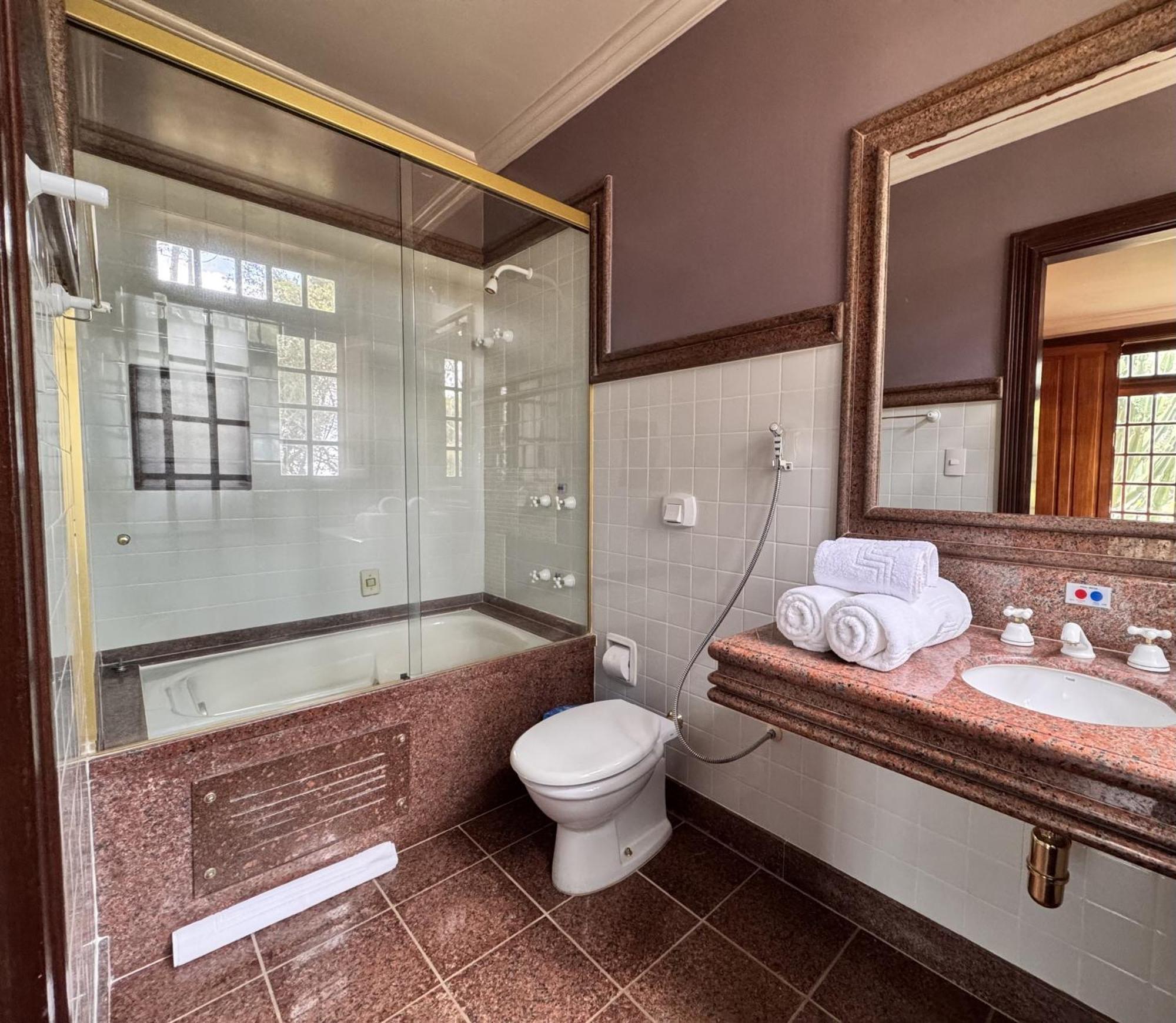 Aroso Paço Hotel Pedra Azul  Extérieur photo A bathroom in a hotel
